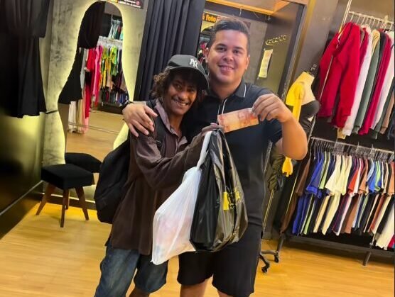 “Dez conto”: Homem vira garoto propaganda e diverte internautas no Acre