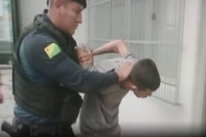 Usado de exemplo: homem é preso no primeiro dia no tráfico