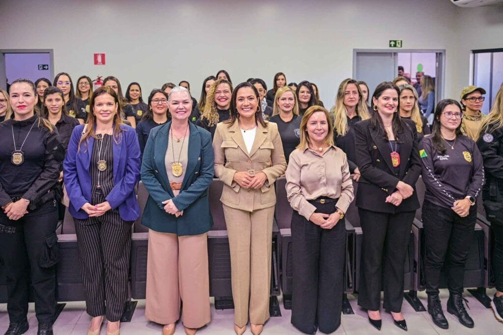 Mailza entrega viaturas e armamentos para reforçar Segurança Pública