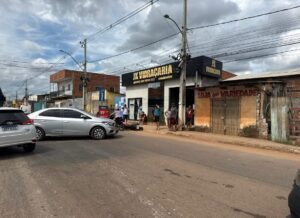 Acidente entre carro e moto deixa homem ferido na Avenida Sobral
