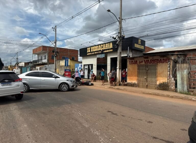 Acidente entre carro e moto deixa homem ferido na Avenida Sobral
