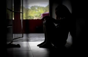 Justiça impõe pena de 43 anos a homem que abusava da filha de 4 anos no Acre