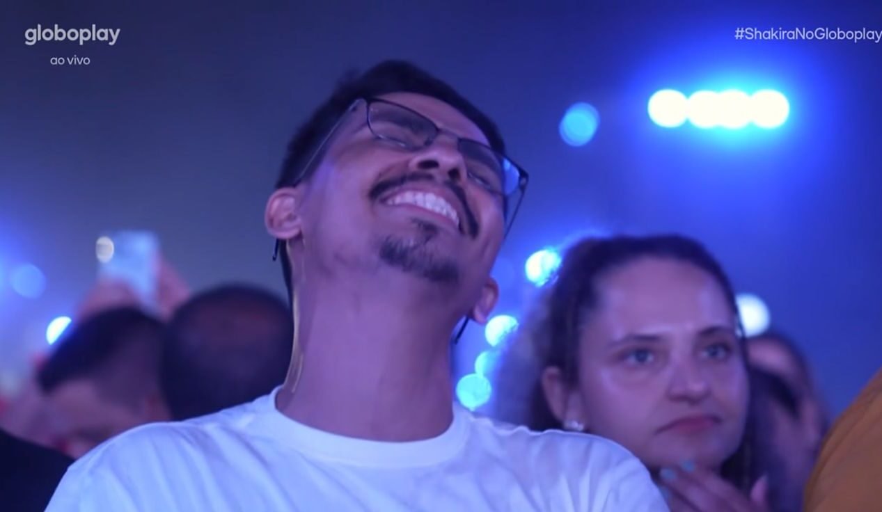 Jornalista acreano aparece durante transmissão de show de Shakira