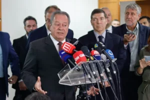 Presidente da CNI critica acordo de Lula e Hugo Motta sobre fim da escala 6×1 e aponta fins eleitorais