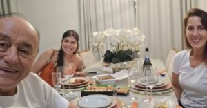 Bocalom celebra aniversário de 73 anos ao lado da esposa e neta
