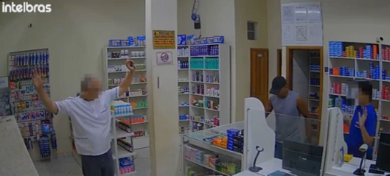 Vídeo mostra assalto em drogaria e suspeito acaba preso em Tarauacá