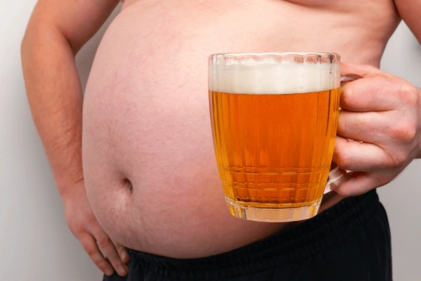 Médicos fazem alerta sobre a chamada “barriga de chope”