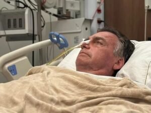 Bolsonaro volta a apresentar crises de soluços e oscilação na pressão arterial