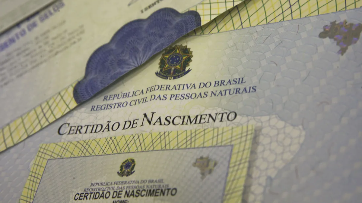 Mais de 1,7 milhão de crianças no Brasil crescem sem o nome do pai