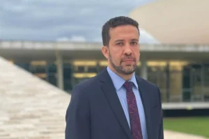 Deputado ironiza modelo 6×1 e diz que vai propor escala de trabalho para políticos