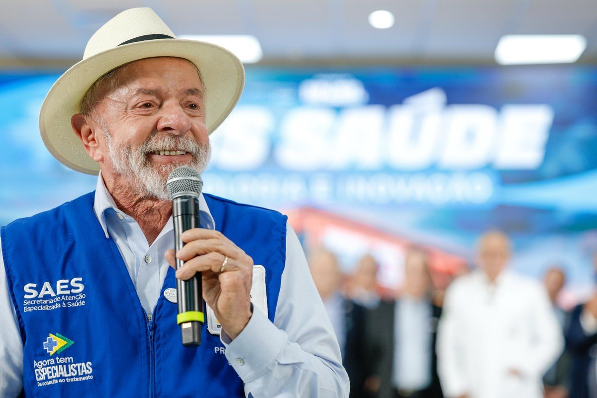 Lula ironiza escândalo do Banco Master e cita Flávio Bolsonaro em evento