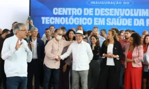 Lula anuncia que Fiocruz vai produzir terapia contra câncer pelo SUS