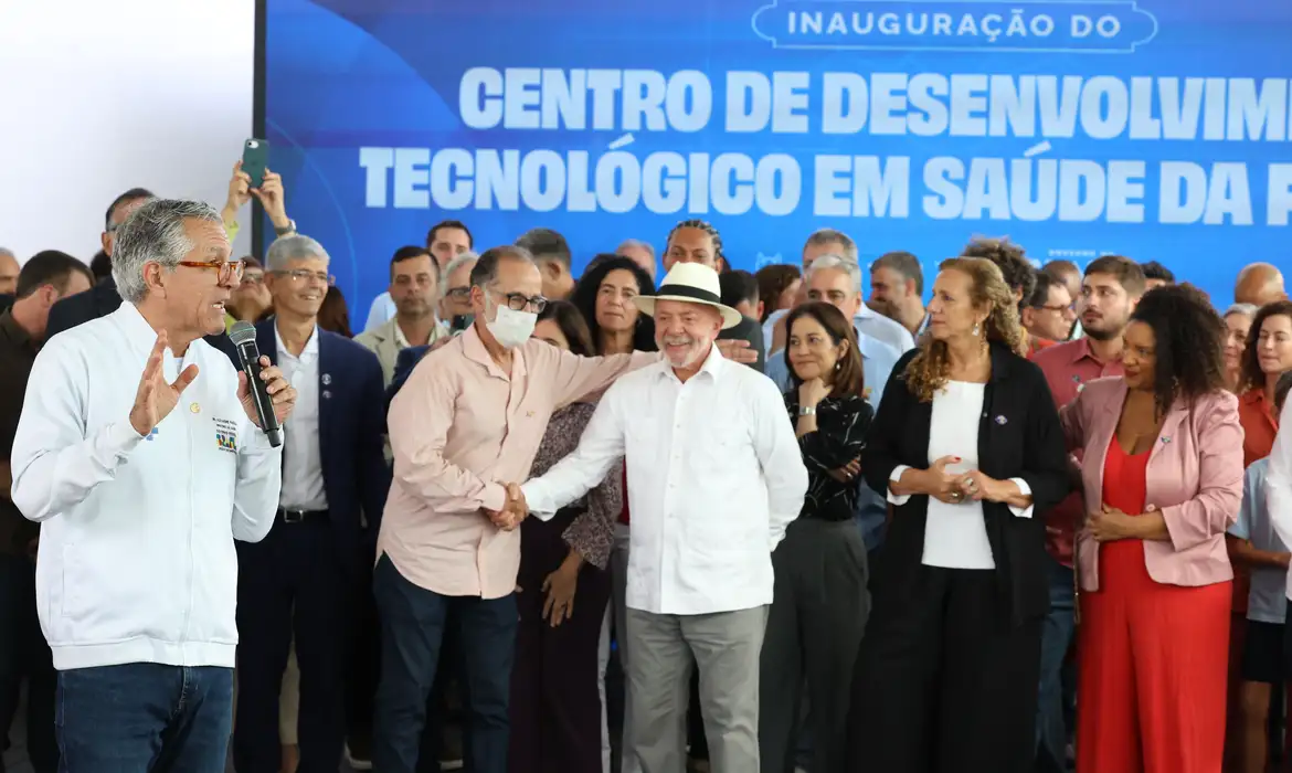 Lula anuncia que Fiocruz vai produzir terapia contra câncer pelo SUS