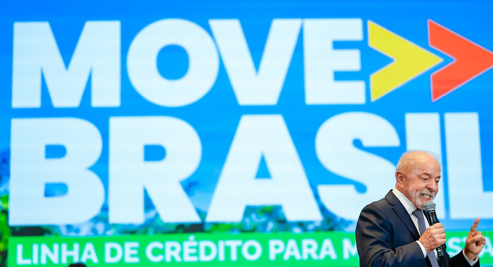 Governo lança programa para financiar carros de motoristas de aplicativo e taxistas