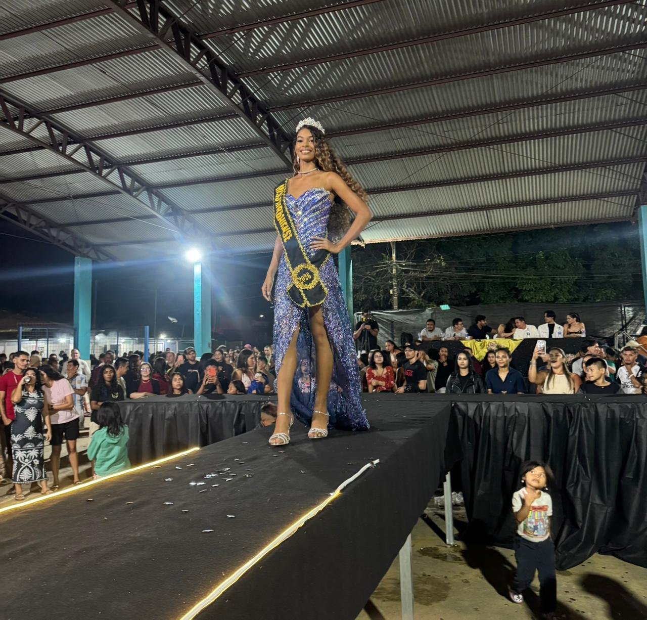 Evelyn Damasceno é coroada Miss Murbanense 2026