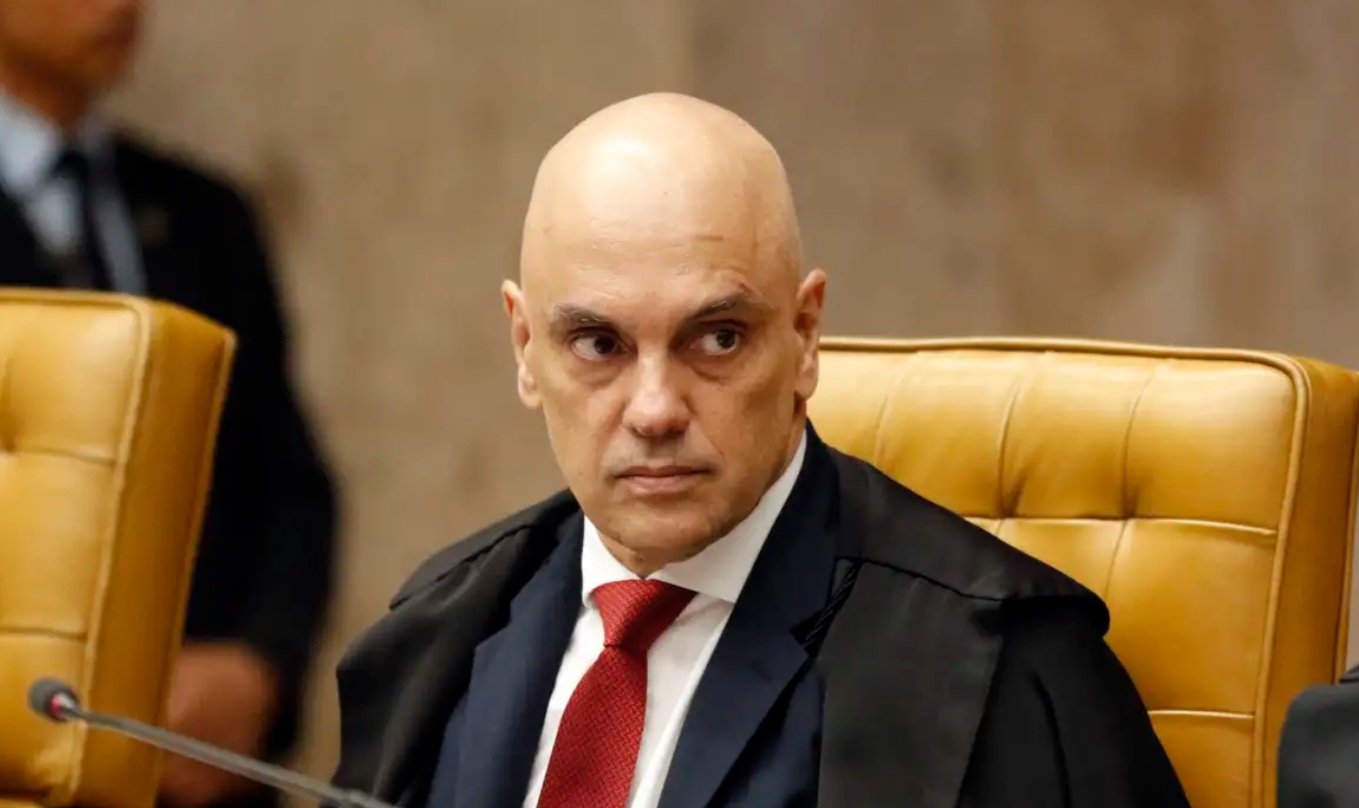 Suspensão de lei que poderia beneficiar Bolsonaro gera forte reação política