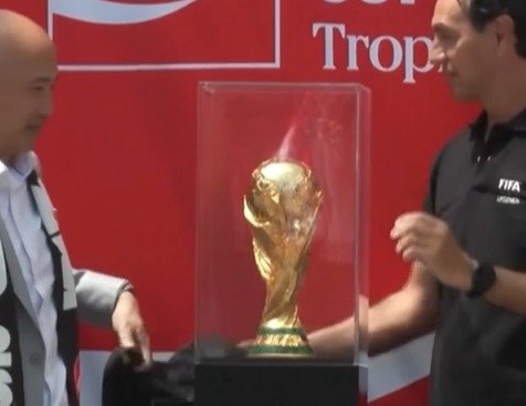 Taça original da Copa do Mundo chega a Toronto antes do torneio