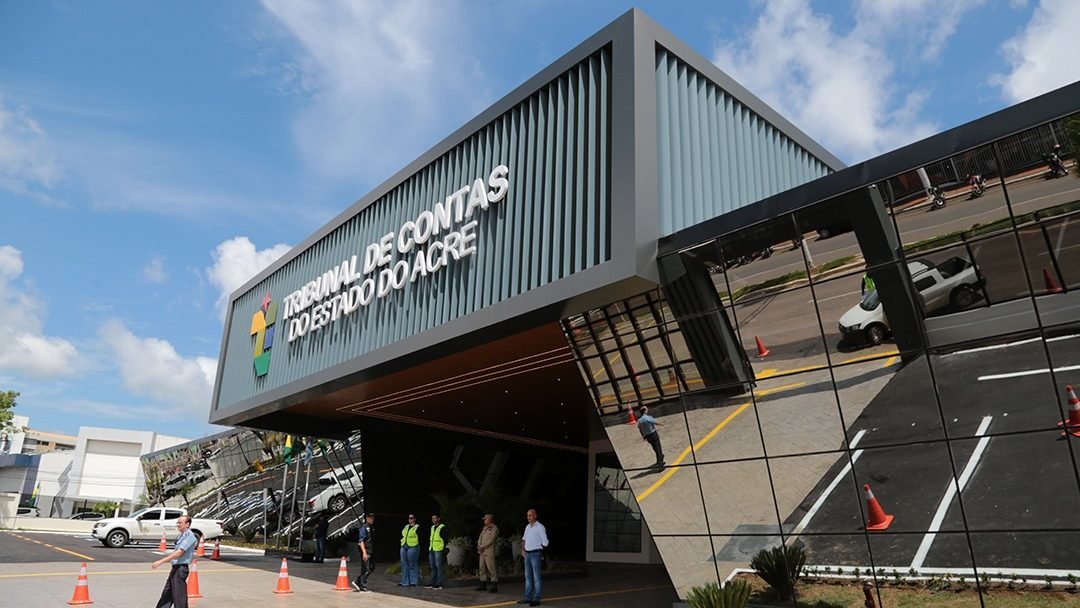 TCE cobra prefeitos do Acre por atraso nos planos da Educação