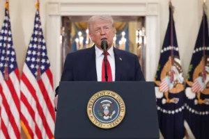 EUA vão retirar navios retidos em área de tensão no Oriente Médio, diz Trump