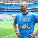 HOMENAGEMGrêmio homenageia goleiro acreano Weverton após convocação