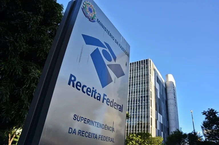 Receita Federal faz leilão com iPhone a R$ 480 e caminhão a R$ 9,4 mil