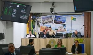 Vereadores aprovam aumento de 120% no próprio auxílio-saúde