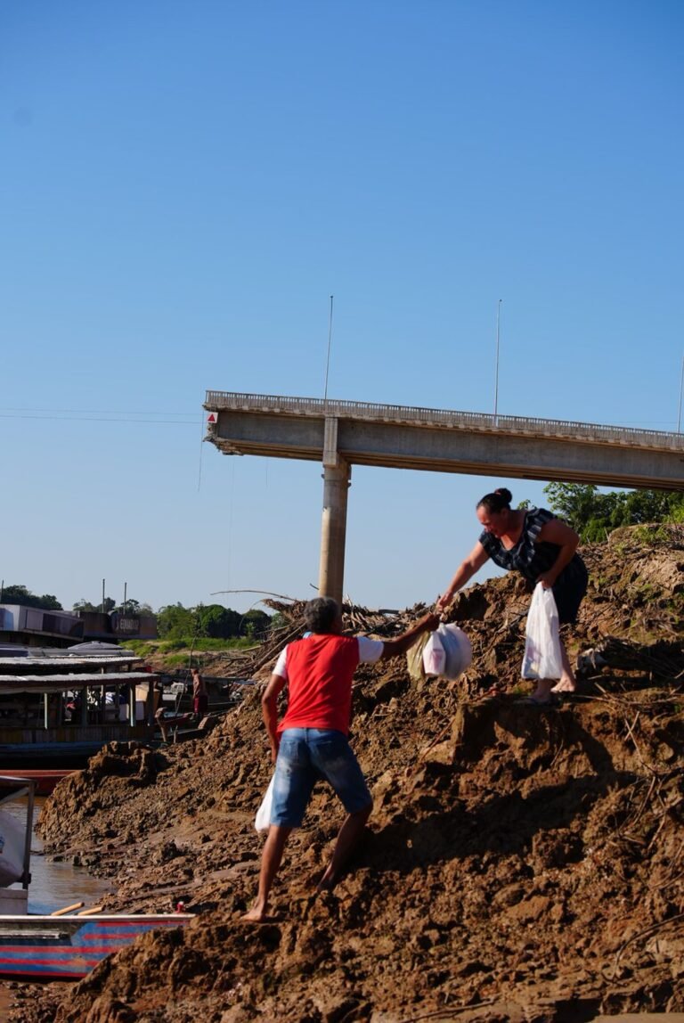Governo do Acre envia delegados e equipe para investigar queda de ponte