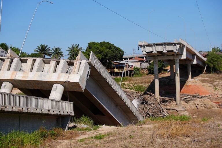 Outra parte da ponte de Sena tem riscos de cair, diz perícia