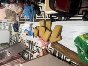 Forte odor em beco leva policiais a flagrarem depósito de drogas no Acre