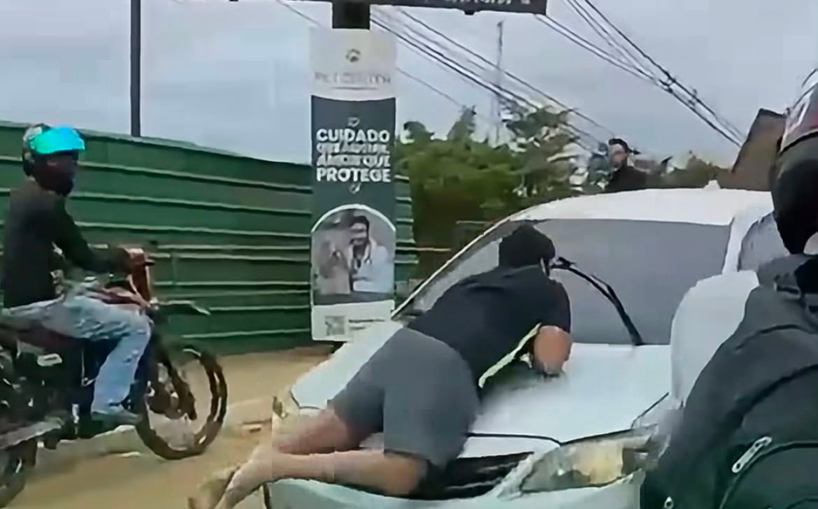 Homem é arrastado sobre capô de veículo na ponte entre Brasiléia e Epitaciolândia