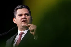 Proposta de acordo de Vorcaro envolvia suposta conta no exterior de senador