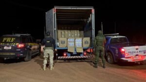 Operação integrada apreende quase 100 mil maços de cigarro boliviano na BR-364