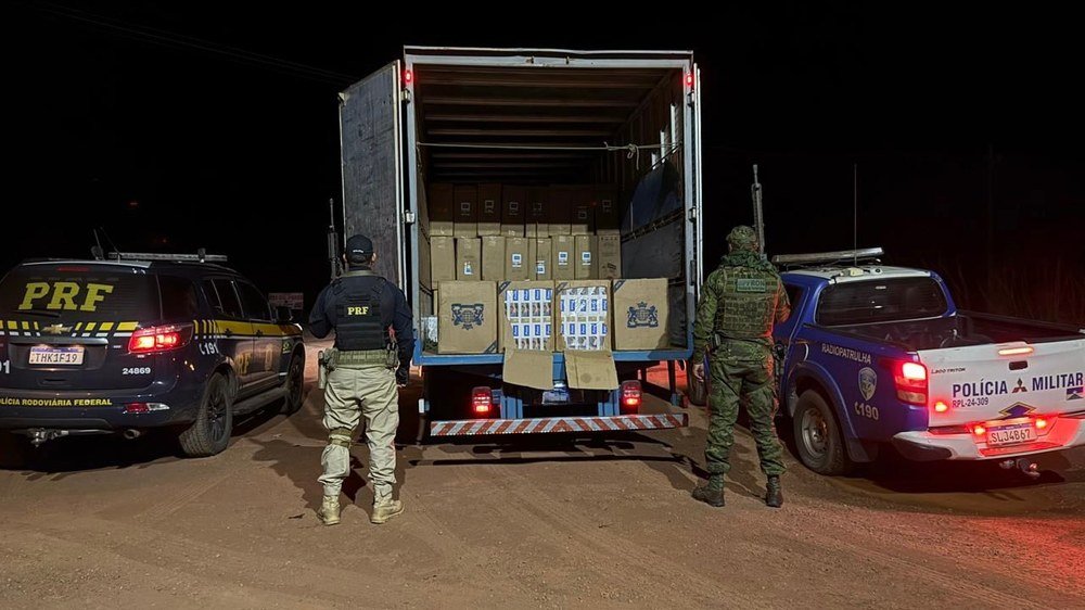 Operação integrada apreende quase 100 mil maços de cigarro boliviano na BR-364