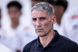 Racing acerta a contratação do técnico Vojvoda, ex-Santos e Fortaleza