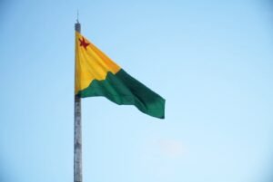 Troca da bandeira do Acre marca aniversário de 64 anos do estado