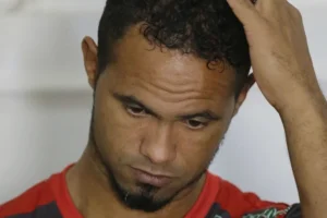 Justiça extingue processo do goleiro Bruno contra dona do Instagram após prisão