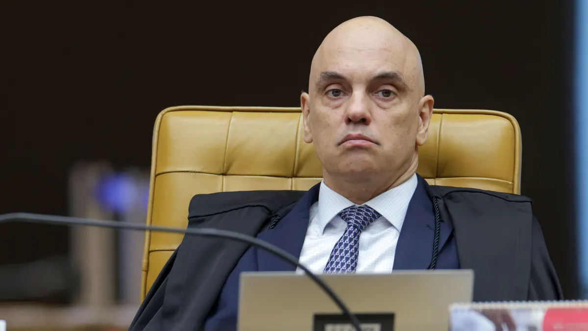 Moraes rebate Eduardo Bolsonaro e classifica ataques ao STF como criminosos