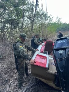 Lancha furtada há um mês é encontrada durante operação do GEFRON