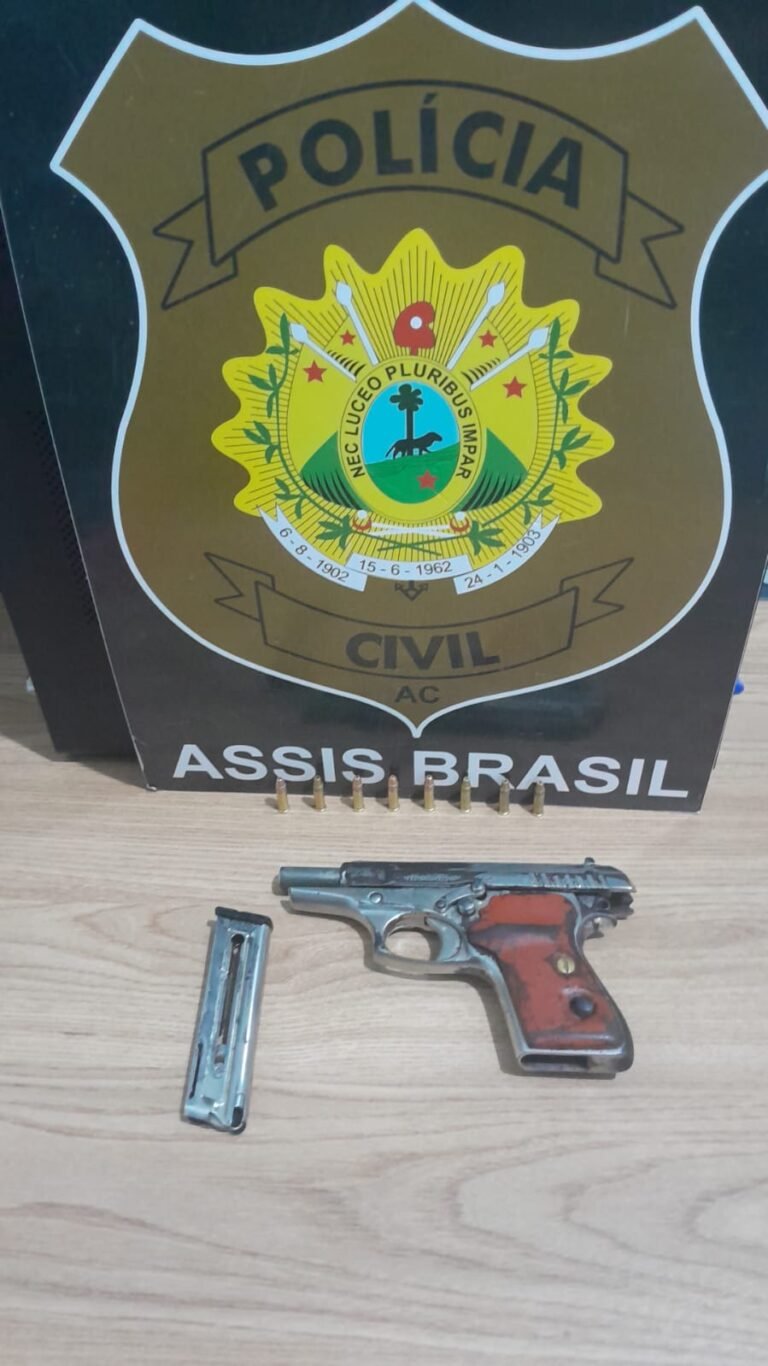 Homem é preso após tentar atirar no rosto de ex-companheira em bar