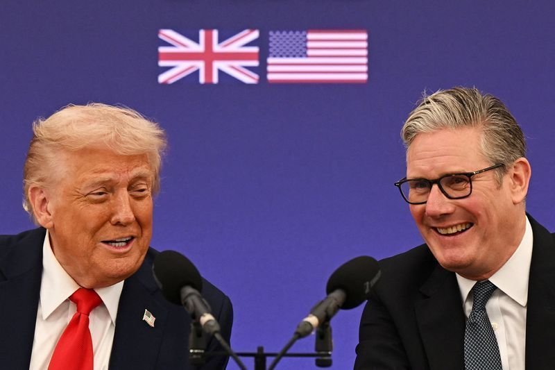 Trump critica políticas do Reino Unido em meio à renúncia de Keir Starmer