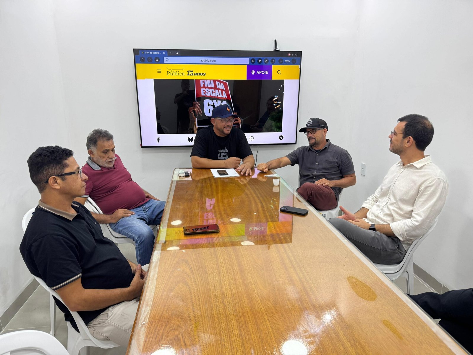 Thor Dantas debate saneamento e energia com urbanitários do Acre