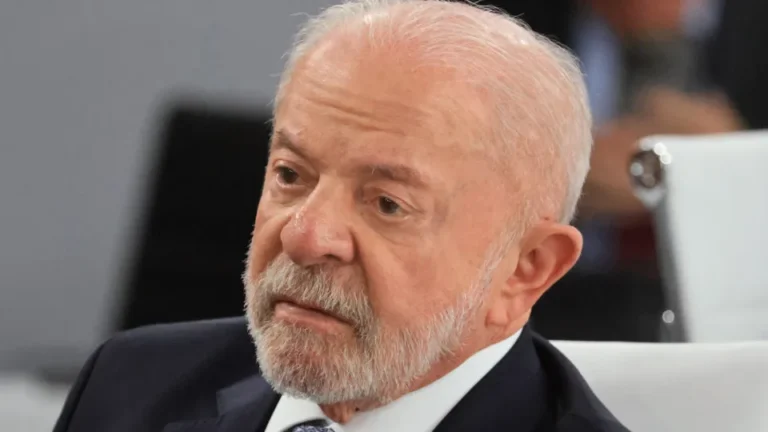 Tribunal multa Lula em R$ 15 mil após petista pedir votos para Marina e Tebet