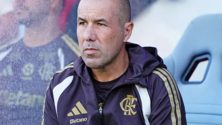 Jardim aponta problemas e sobe o tom sobre urgência de Flamengo no mercado