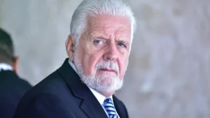 Jaques Wagner diz que provará inocência, mas evita comentar investigação