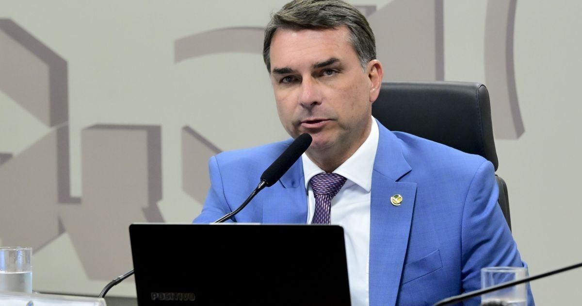Bancada do PL pede alinhamento para defender Flávio nos palanques estaduais