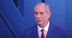 Após crise no clã Bolsonaro, Ciro se diz “honrado” com apoio do PL no Ceará