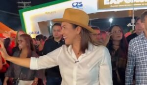 Mailza recebe manifestações de apoio na última noite da Expoacre Juruá