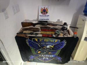 PM apreende arma, peças e munições em apartamento abandonado na capital