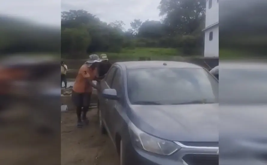 Polícia Boliviana devolve carro furtado no Brasil em 2019
