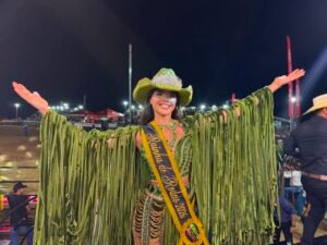 Cleiciana Bezerra é eleita Rainha da Expoacre Juruá 2026; veja o momento